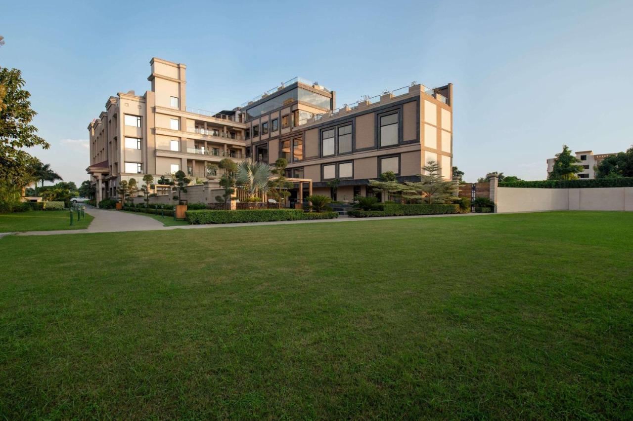 Ramada By Wyndham Varanasi Katesar Chandauli Εξωτερικό φωτογραφία