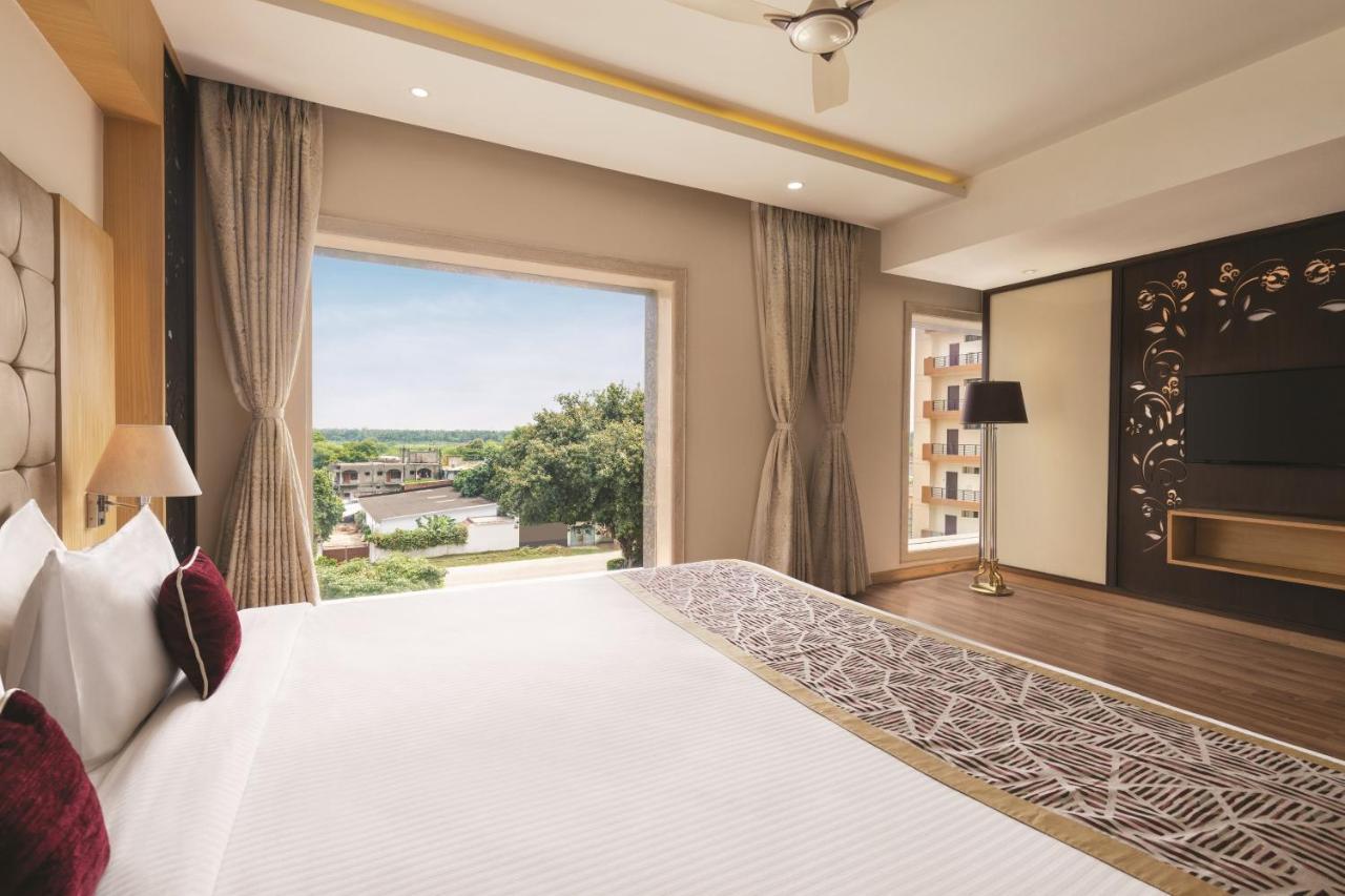 Ramada By Wyndham Varanasi Katesar Chandauli Εξωτερικό φωτογραφία