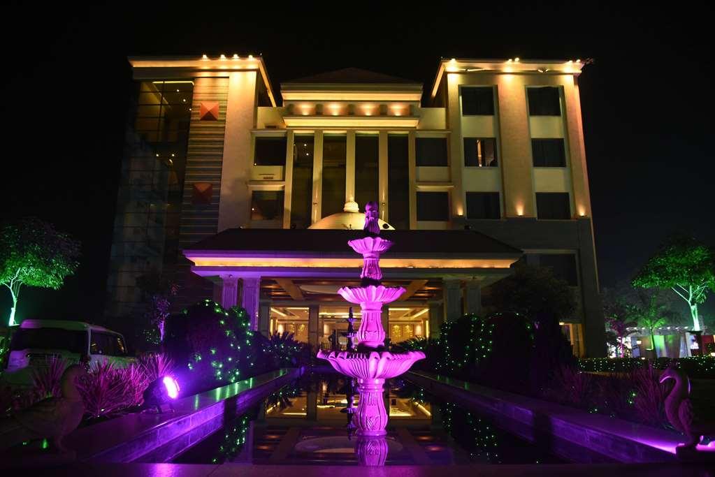 Ramada By Wyndham Varanasi Katesar Chandauli Εξωτερικό φωτογραφία
