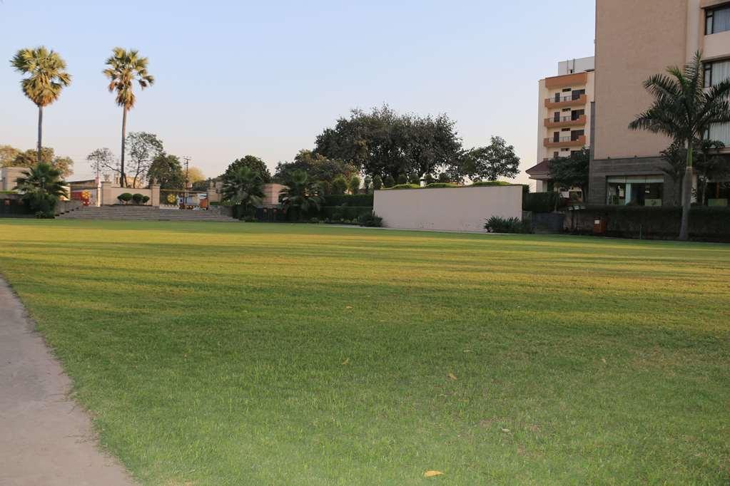 Ramada By Wyndham Varanasi Katesar Chandauli Ανέσεις φωτογραφία