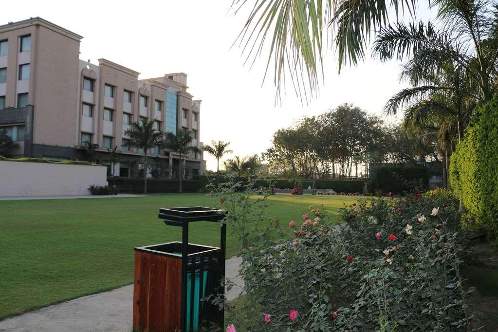 Ramada By Wyndham Varanasi Katesar Chandauli Ανέσεις φωτογραφία