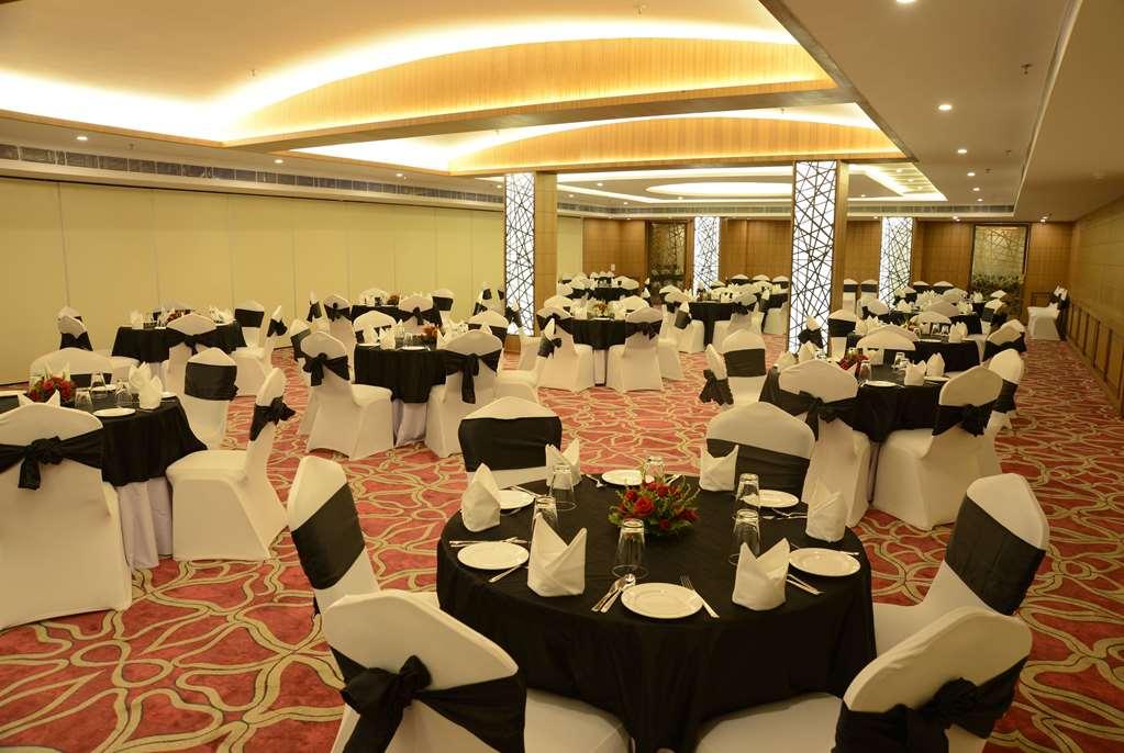Ramada By Wyndham Varanasi Katesar Chandauli Ανέσεις φωτογραφία