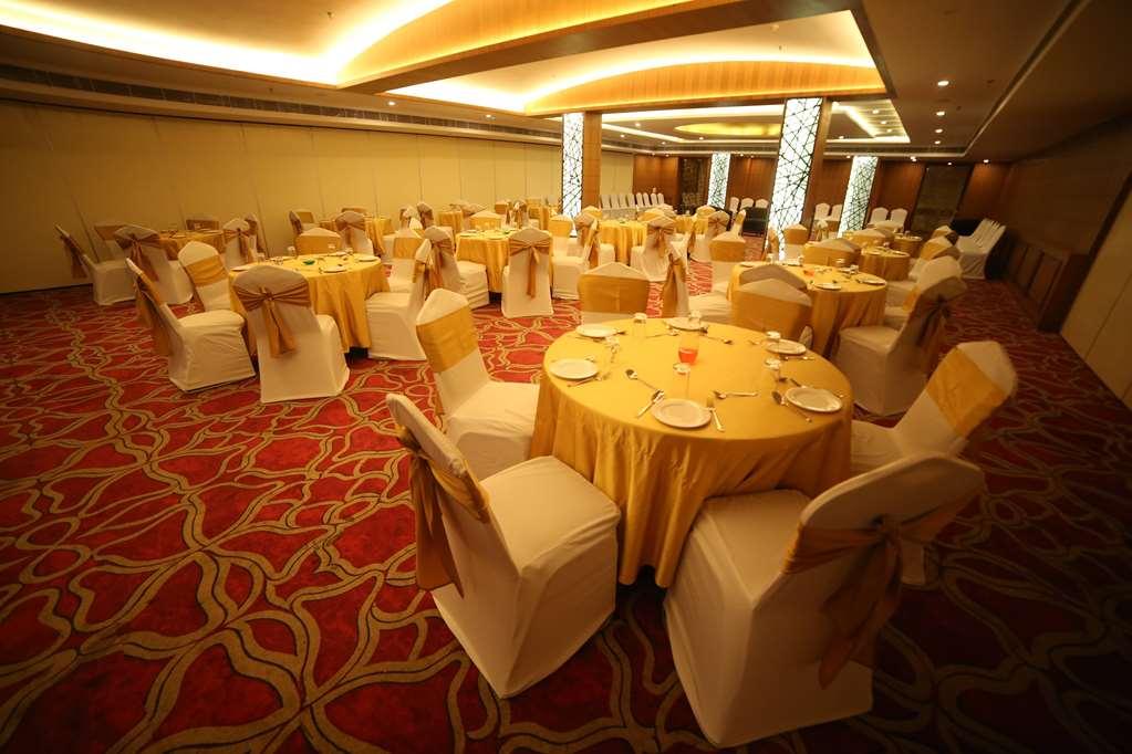 Ramada By Wyndham Varanasi Katesar Chandauli Ανέσεις φωτογραφία