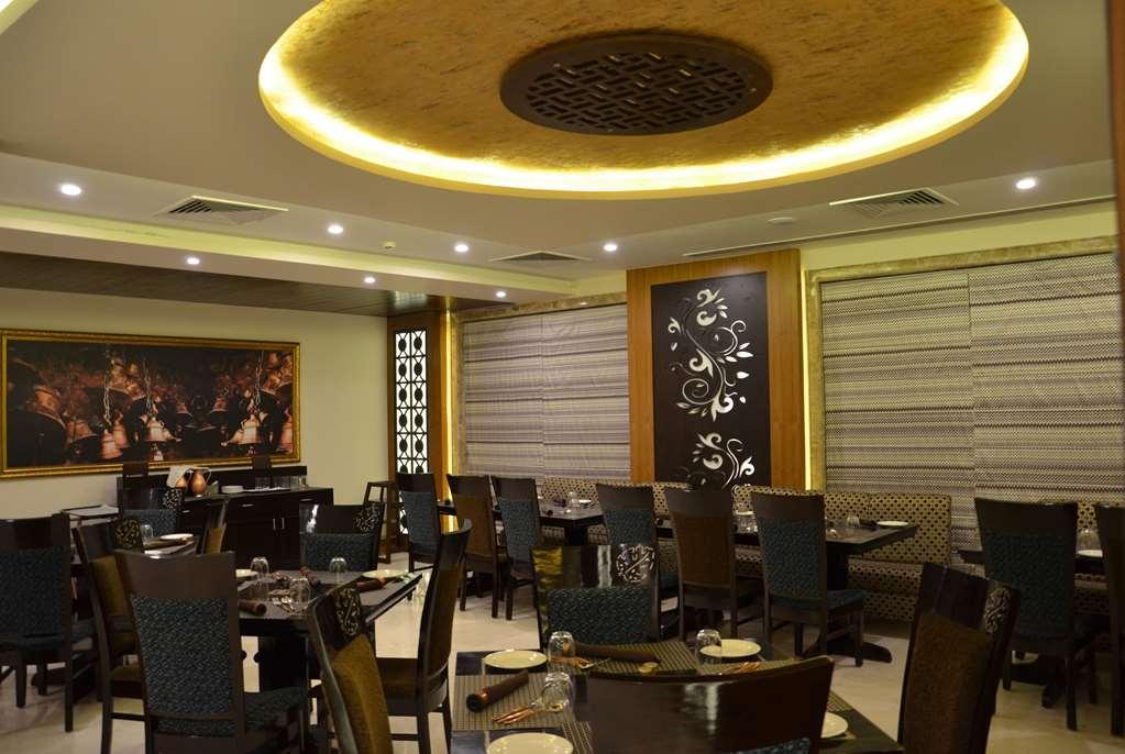 Ramada By Wyndham Varanasi Katesar Chandauli Εστιατόριο φωτογραφία