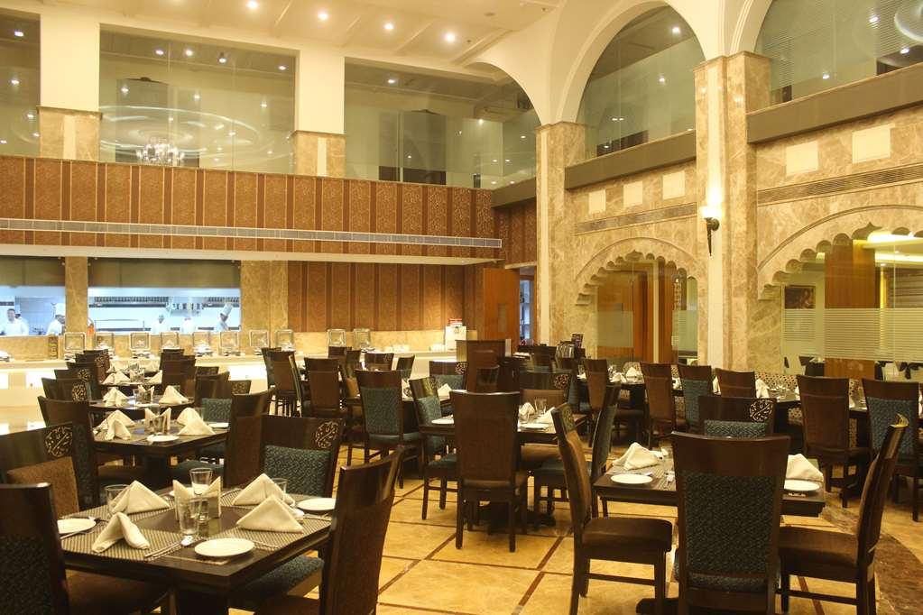 Ramada By Wyndham Varanasi Katesar Chandauli Εστιατόριο φωτογραφία