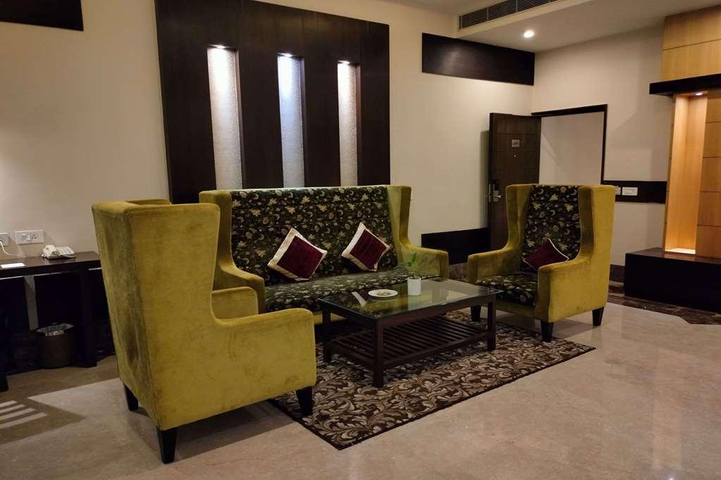 Ramada By Wyndham Varanasi Katesar Chandauli Δωμάτιο φωτογραφία