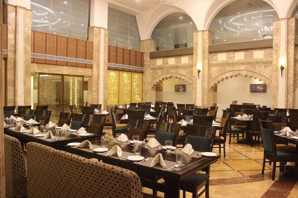 Ramada By Wyndham Varanasi Katesar Chandauli Εστιατόριο φωτογραφία